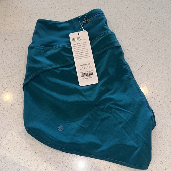 Feathery-Fit Soft High Rise Lined Shorts with Back Pocket 4'' - Picture 5 of 5